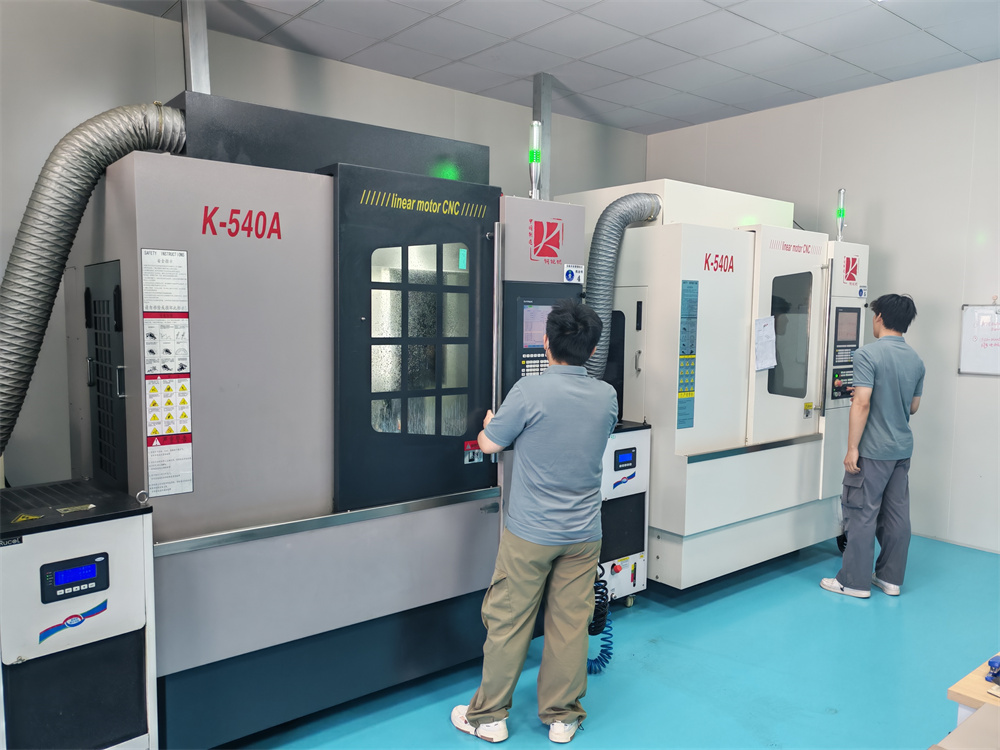 車間現場 CNC精度±0.005mm